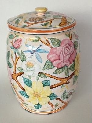 Ceramiche d-Arte di Albisola - Urna cineraria, decorata con; fiori, farfalle, libellule.